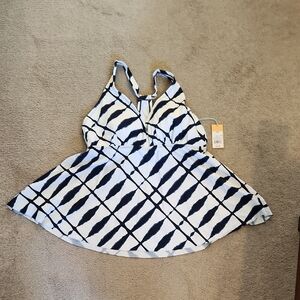 Stylish Black and White Patterned Top